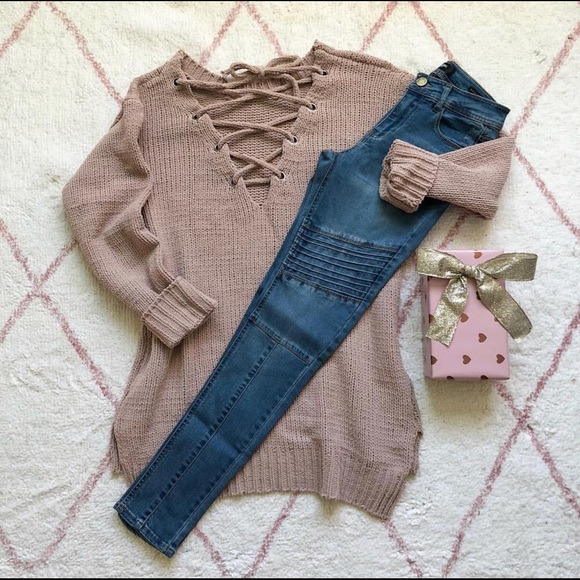 Tie Up Sweater - Picture 3 of 7